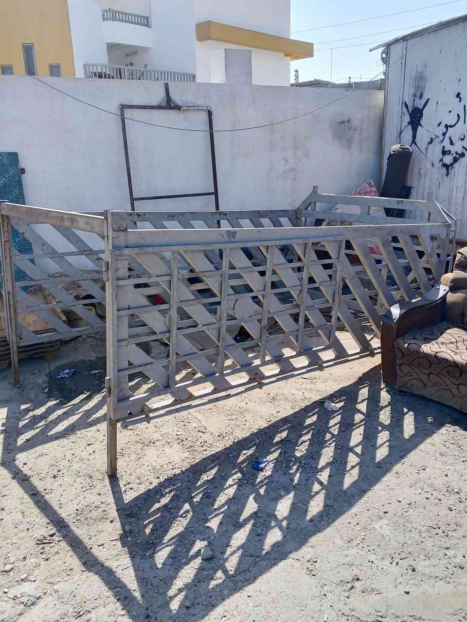 السلام عليكم 
محجر نثية جاهز ونظيف للبيع مكانه حي الجهاد السعر 250 وبي مجال رقمي ***********
