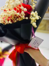 الخيار الأول: بلمسة ملكية (مناسب لـ إنستغرام) العنوان: لأنّ ميلادهم لي...