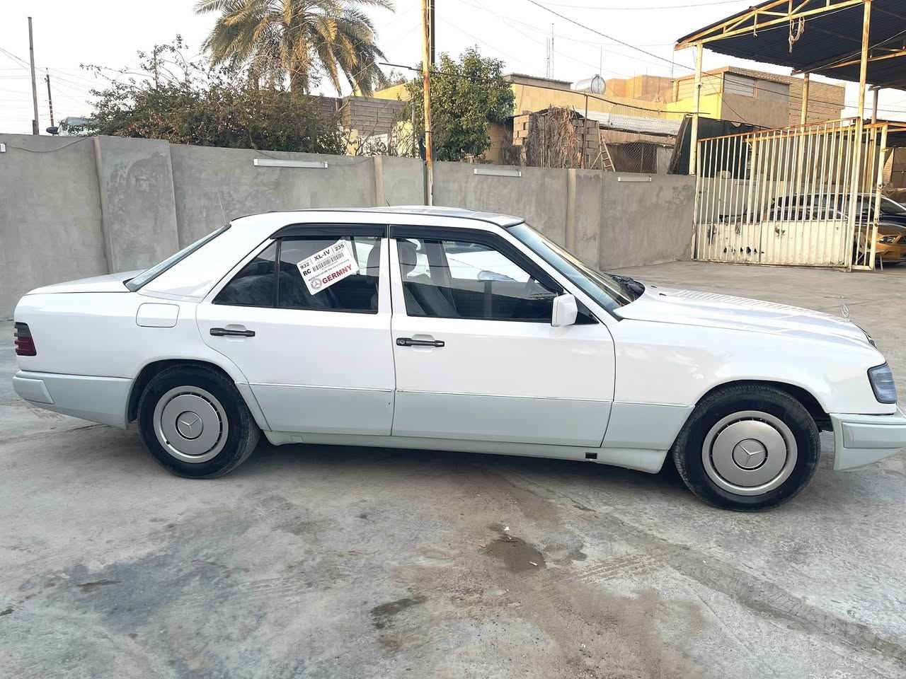 سلام عليكم 
مرسيدس دب 300 موديل 1988 محرك VVT 3000 جديد 
كير تخم تاير جديد كهربائيات كلها شغاله اريل كهربائي شاشه كأمره سنتر لوك صبغ جماليه قواعد معمره رقم أربيل دولي سنويه جديده شرط التحويل مكاني سامراء السعر 48 بيها مجال لشراي ***********
