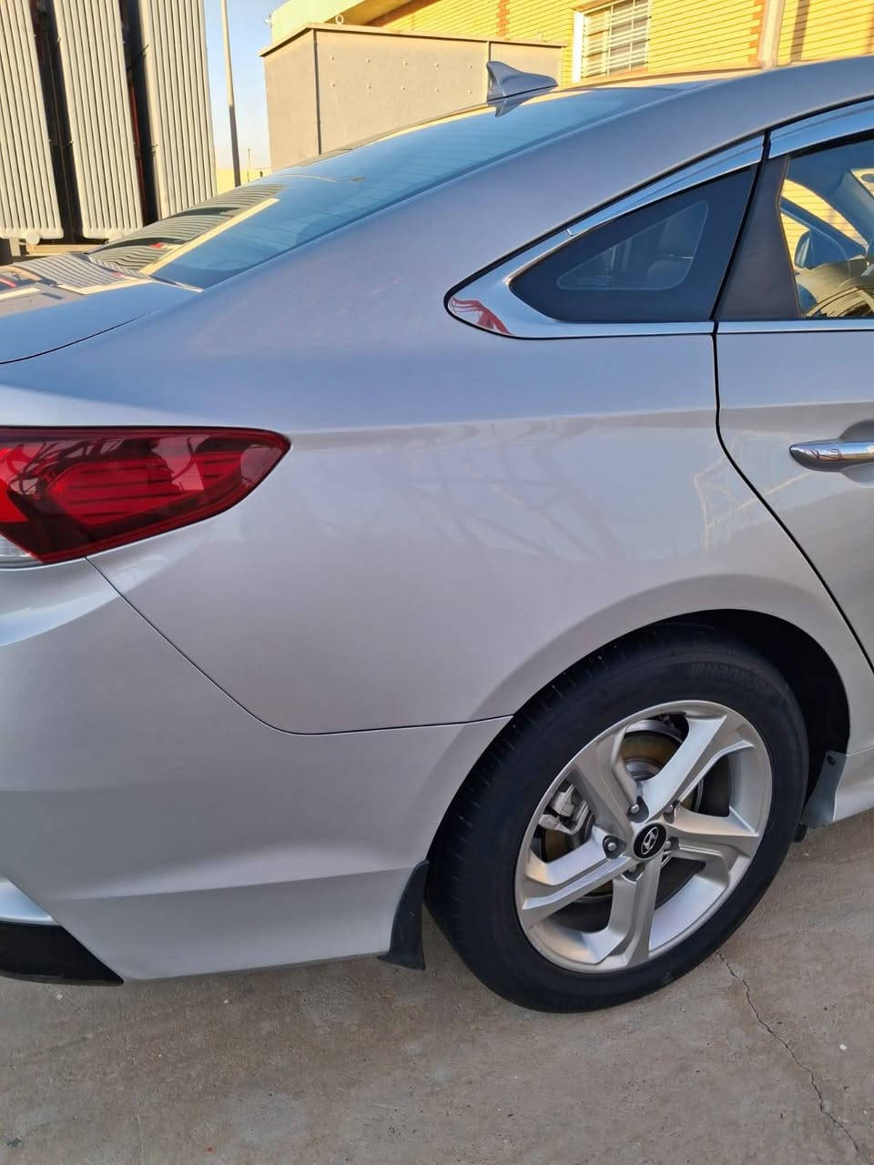 السلام عليكم
للبيع
سوناتا موديل 22 رقم اربيل سياره جاهزة من كلشي
السيارة فول مواصفات حساسات هاند بريك مرايات شفط 
السيارة بيها بس تبديل بكوريا باقي التفاصيل والسعر اتصل وتدلل ***********
