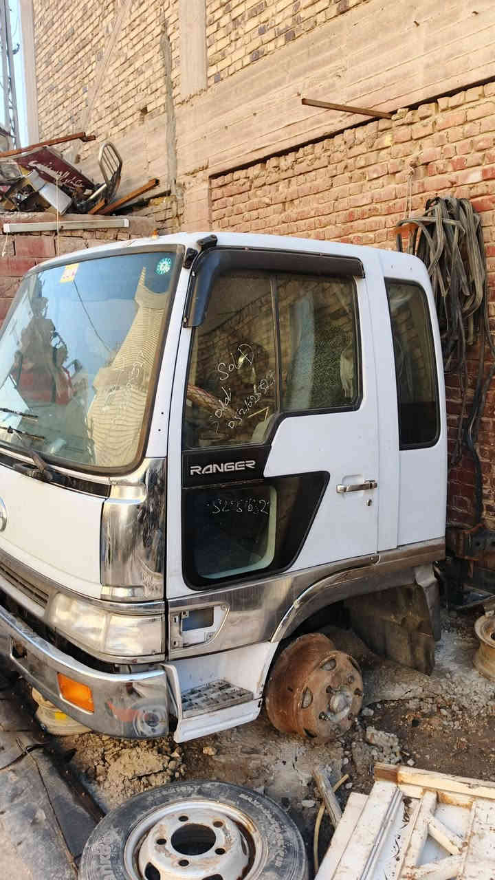 السلام عليكم ورحمه الله وبركاته
قماره هينو انكر لون بلادي سستم ستيل اصلي محوره وكامله ب٥٥ وبيها مجال مكان حله شارع 80 استفسار ***********
