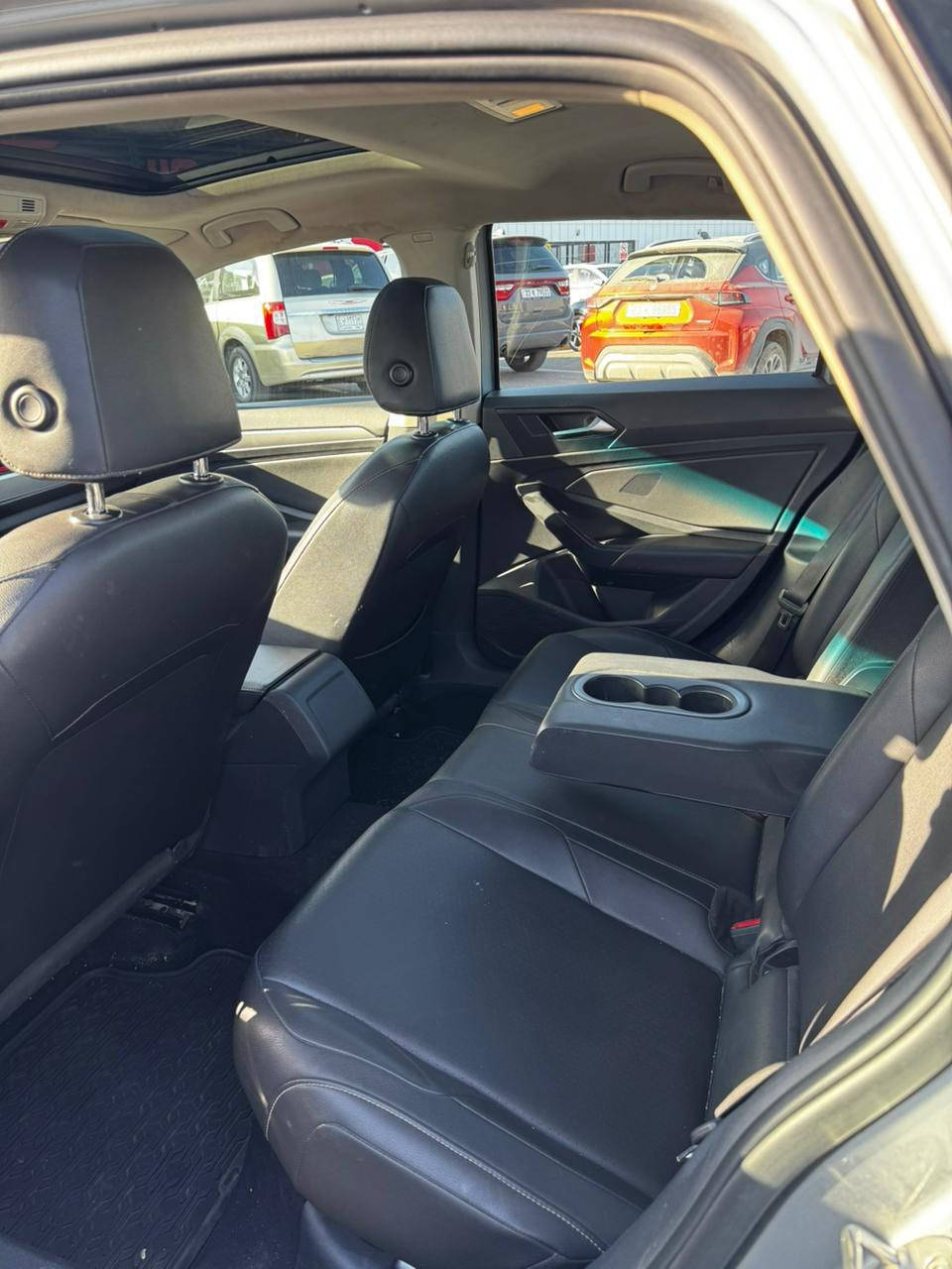 سلام عليكم من رخصت الادمن جيتا 20سلفر وارد امريكي فول مواصفات بيه ٣ قطع صبغ سياره حلوة تخم تاير رقم بغداد صدر جديد محرك 1400 تيربو كشنات جلد تدفة وتبريد بالكشنات لد نهاري كهربائيات كاملة مابيه اي نقص رادارات شاشت عطلات سياره خير من الله السعر هذا رقم التلفون ***********
