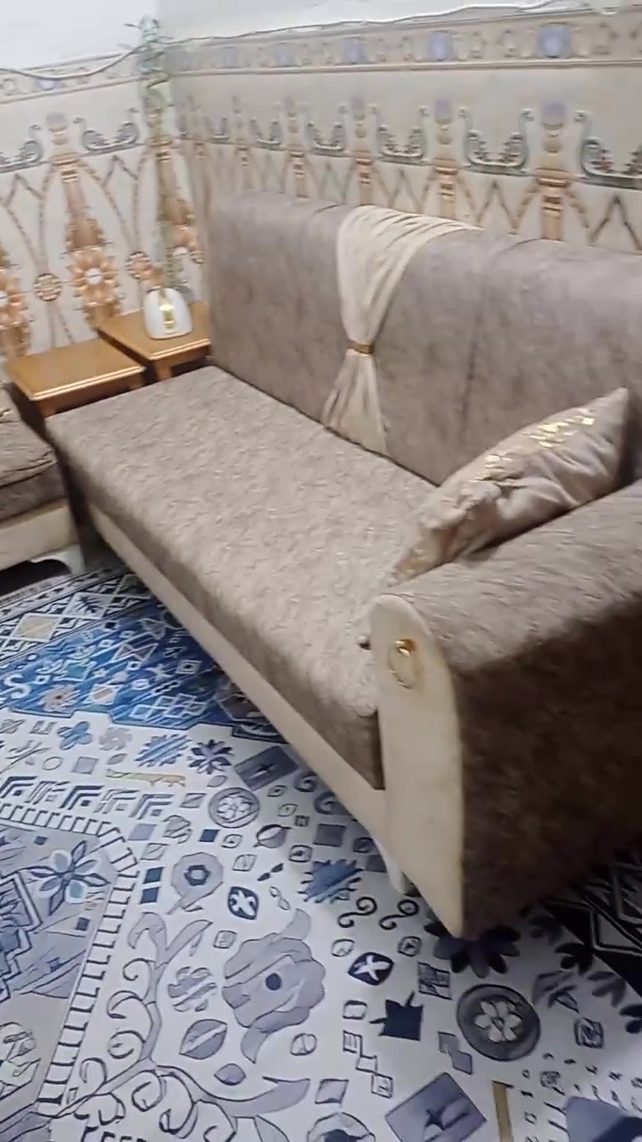ديوان ونص ١٥ نفر نضيف للبيع الشراي يجي خاص الي بل الفيديو قسم منه


**إذا كنت صاحب هذا الإعلان وتريد حذفه لأي سبب، رجاءا أرسل رسالة إلى الدعم الفني**