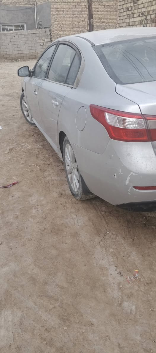 رينو سافران 2012 للبيع 
بيها عطل كهربائية 
ابيع على عطله
 للاستفسار تواصل على الرقم بي واتساب 
***********
