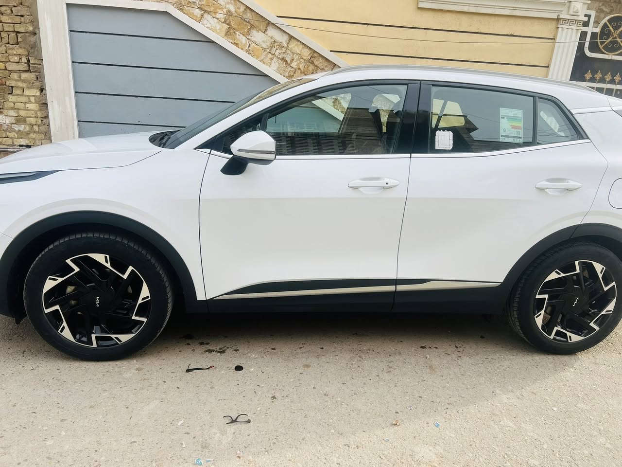 السلام عليكم سبورتج موديل 2023خليجي مكفوله من كل النواحي بيهه الايت المامي مكسوره الجامه مالته ماشيه 32الف كشن كهرباء سايد بريك بصمه سعرهه 213ورقه وبيهه مجال بسيط مكاني الشعله *********** السونار مع المنشور
