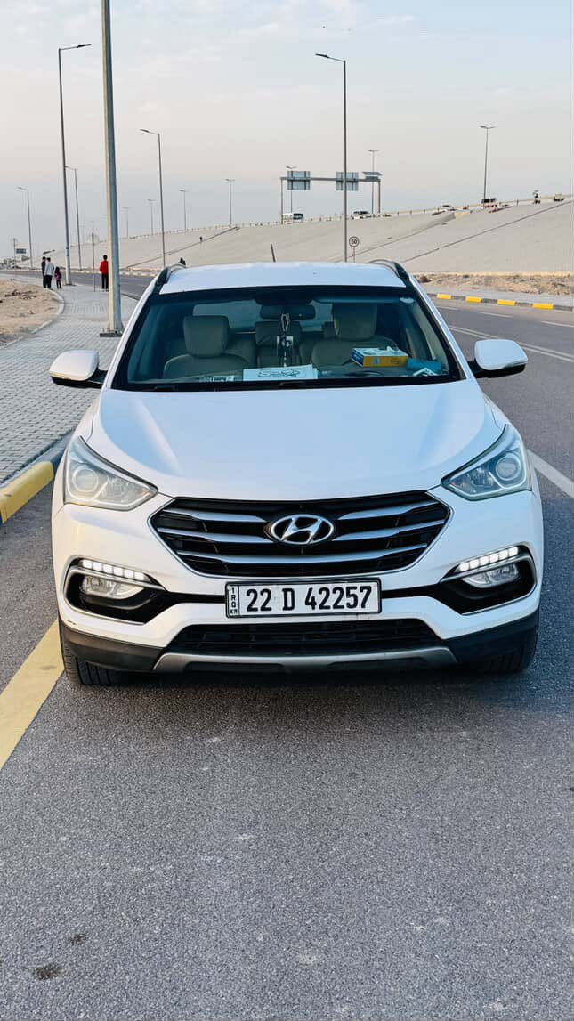 سلام عليكم سنتافي للبيع موديل 2018 خليجي 4 سلندر كير محرك كله كفاله مكفوله من الضربه والصبغ والتبديل رقم اربيل سنويه جديده تريد وكاله تريد تحويل مكان السياره البصره  سعر 175  رقم صاحب السياره ***********
