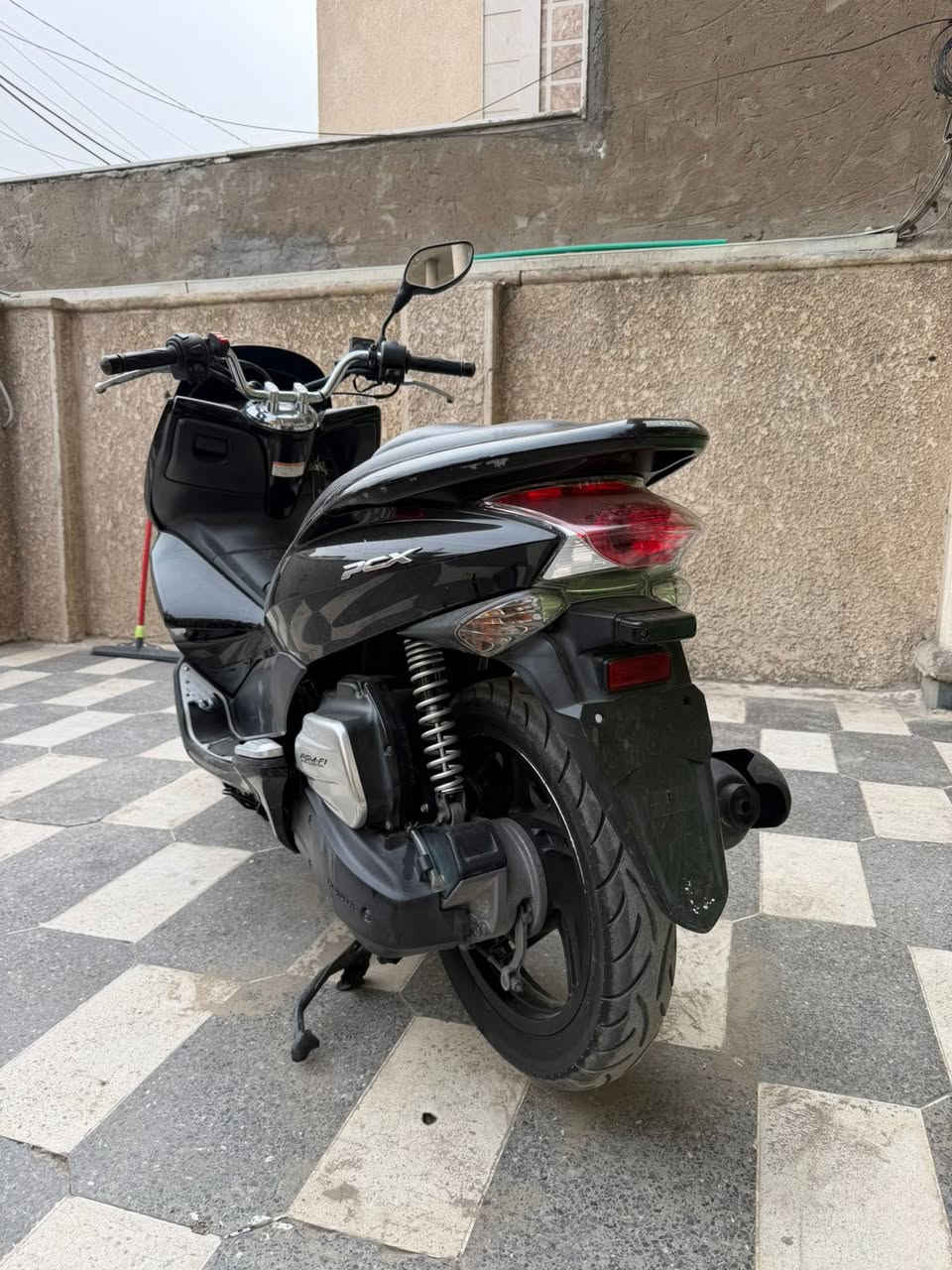 سلام عليكم بيع دراجه pcx جيل الاول محرك 125 دراجه جديده ياباني مكان بغداد التصال ***********
