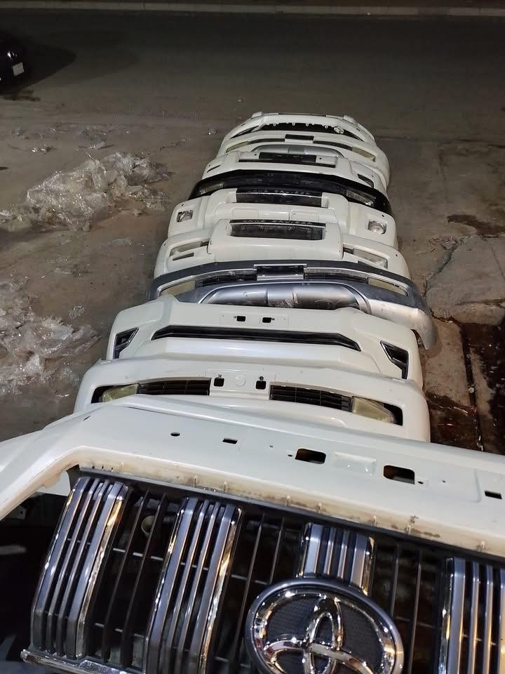 تتوفر لدينا ادوات احتياطية جكسارة لكزز برادو يوجد توصيل جميع محافظات العراق ***********
