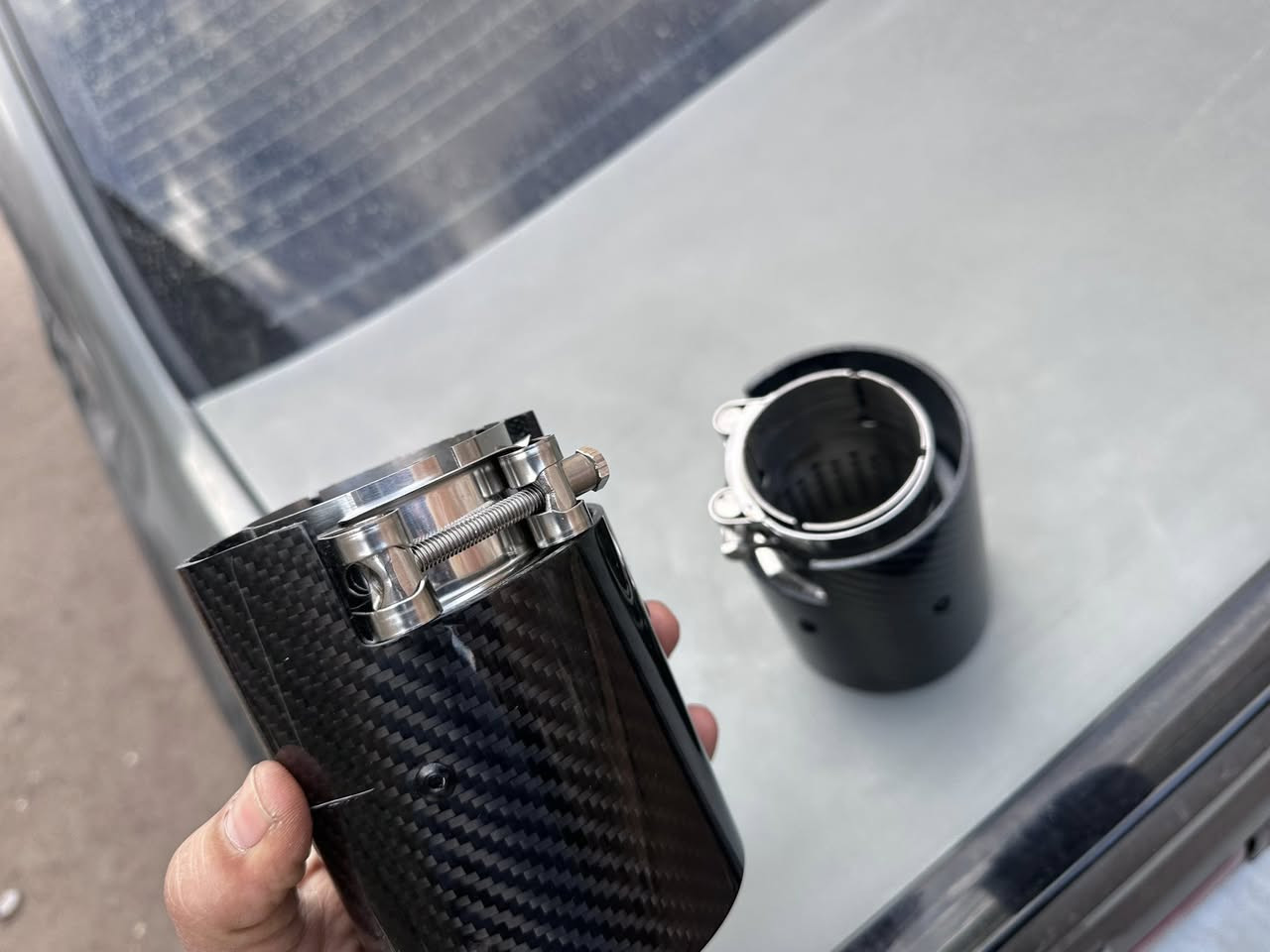 السلام عليكم. صالنصات.  كاربون فايبر. اصليات اصليات.  وزن ثقيل بشكل. يعني والله تحف.  مكاني البصره ابو صخير. ***********.
