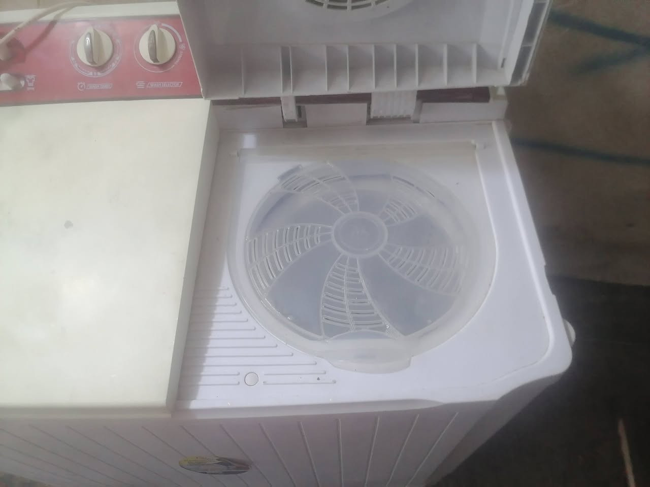 السلام عليكم عندي غساله للبيع شغاله مكان كربلاء السعر 60 هذا رقمي واتساب موجود ***********
