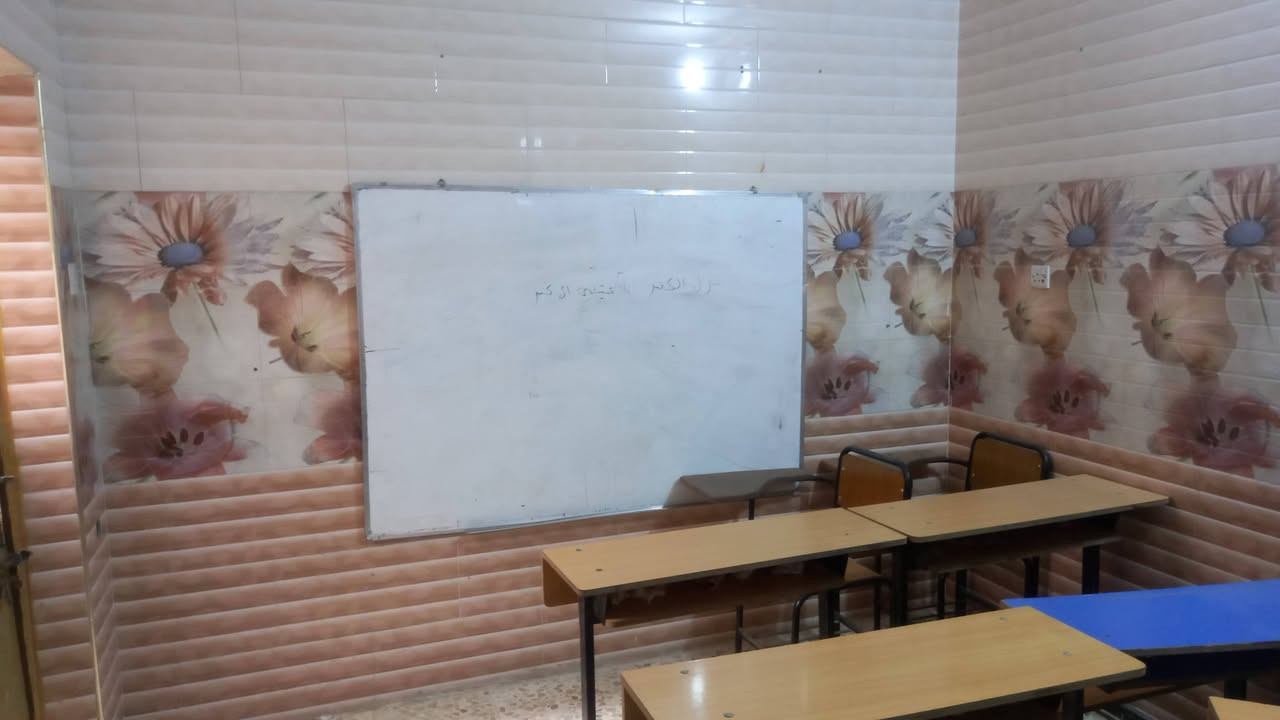 ٤ سبورات للبيع مكاني بغداد  ***********
