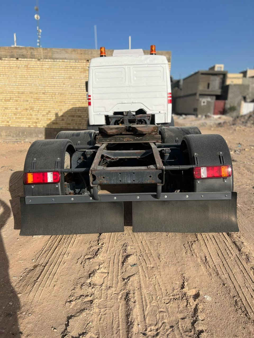 ✅ ✅ للبيع البي مكينه 130 محسن لابخار ولاتنقيص كير 55سنكل خلفي الاتصال من 7 صباحآ إلى 9 مساء الاستفسار ***********✅ السعر 190 وبيه مجال
