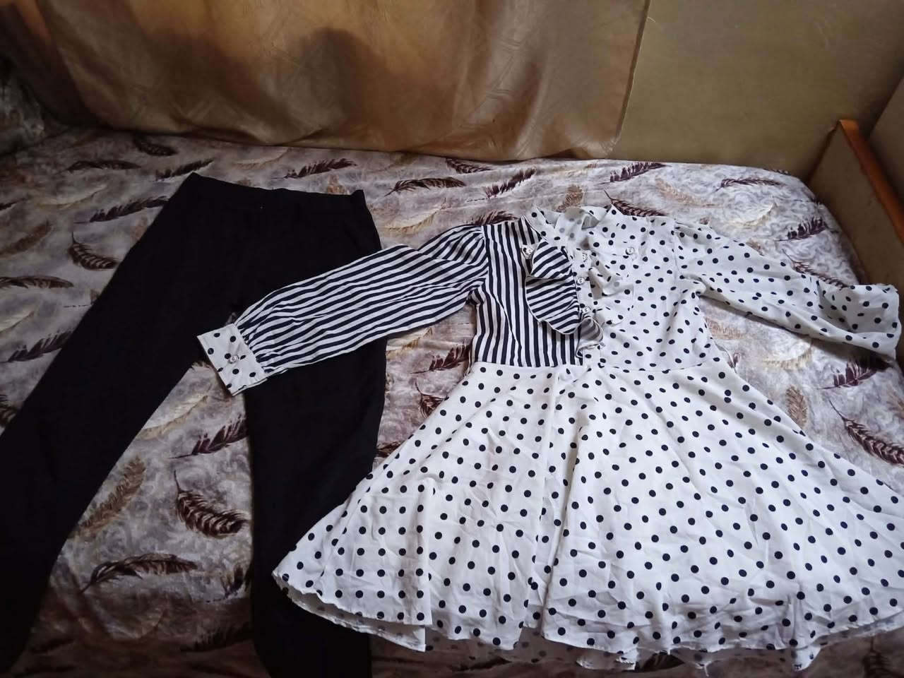 فستان جديد ملبوس مره واحدا عدد ٢ السعر ٣٠ الف ابلوس السعر ٣ الف جاكيت ٢ الف كابوي و بنطرون اسود كلاسيكي السعر ١٠ الف قميص ابيض مع بنطرون اسود السعر ٨ الف


**إذا كنت صاحب هذا الإعلان وتريد حذفه لأي سبب، رجاءا أرسل رسالة إلى الدعم الفني**