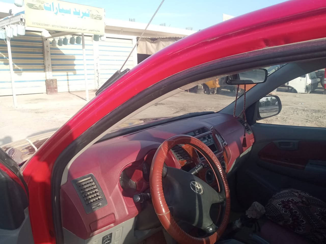 للبيع تويوتا هايلكس دبل قماره موديل 2011 بيه صبغ وبارد بدون ضربه كير عادي مكان حله,,,***********,,***********
