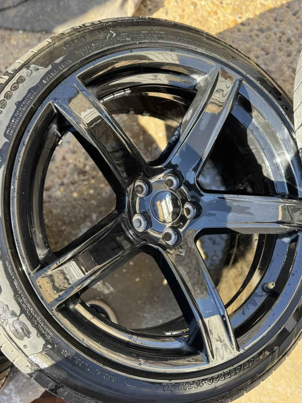 السلام عليكم تخم ويل نجمه 20اصلي وتاير كلش نضيف استخدام شهرا واحد مكفول من العواج والتصليح 
***********مكاني بابل
