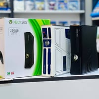 اكس بوكس 360 • هارد ٢٥٠ لعبة • جوستك وايرلس اصلية