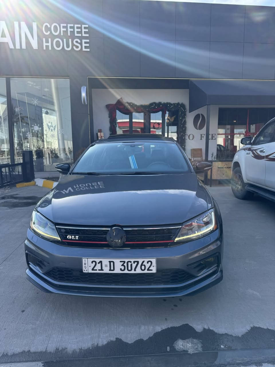 سلام عليكم جيتا موديل 2018 مواصفات GLIمفولة مواصفات بصمة باب بصمة تشغيل رادار 360درجة رادار امامي و خلفي و جانبي أوتو بريك كشن جلد تدفئة كير محرك شرط كير شفت دمام خلفي بلاد حدادية جديد تخم تاير جديد حادث السيارة بونيد وجامرلغ بدون شواصي السعر 138 مكان السيارة كركوك  رقم موبايل  ***********
