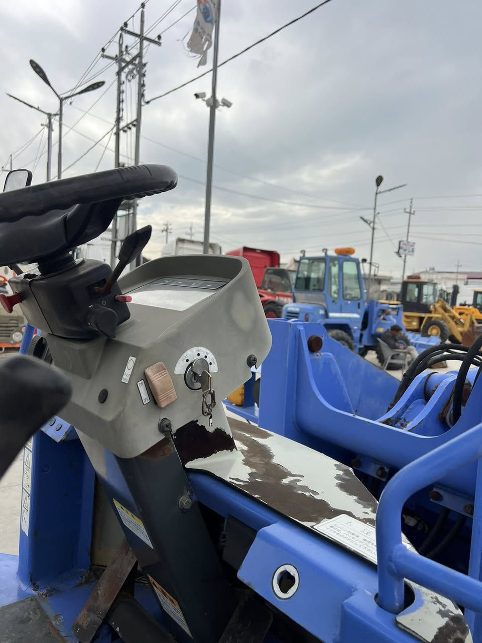 معرض تريكس وه ستامحديين

رةقم كاتي

موديل 2013

***********

‏دخول جديد ما مشتغل بالعراق

حجم 40

***********
