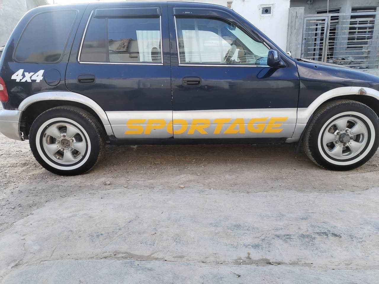 السلام عليكم.
گيه سبورتج. موديل1998. رقم

 الماني سنويه لل27. تخم تاير باتري جديد. جام كهرباء كله شغال. سنتر لك. لايتات سكنات بكلايت اشتير كله شغاله. مكيه كير خيرمن الله. مكينه مسكر.
السعر40. للستفسار. ***********
