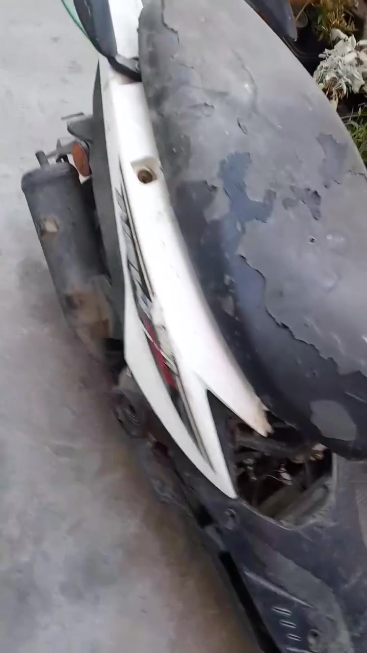 دراجه بيها محرك ماكس عدله ياباني  كايم ابيع كوم حديد نقصه
قبق هندر وكابريته  السعر ٧٠ قفل بدون عمله ربع ما ينزل

 الدراجه تريد شغلها جيب قبق هندر وكابريته  بس هيه. واكفه تشتغل

 ما  تمشي تكطع اكرر تجي تحمل وتاخذها بلعافيه عليك

نقصها قبق هندر وكابريته  

والي يسئل يكول بلفديو بيها  قبق هندر هذا مال غير دراجه اخذه

 السعر ٧٠ قفل بدون عمله 

العنوان كربلاء شهداء سيف سعد***********
