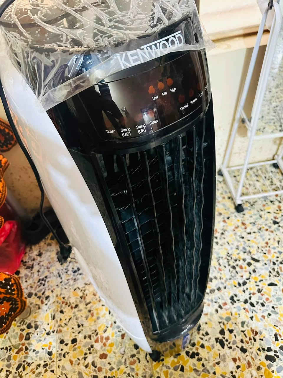 مبردة كنود KENWOOD  عاليه المواصفات للبيع اسخدام( شهر واحد )تبريدها حلوو ومرتبه
يوجد فيها خاصية النوم الهادئ ، ماطور نحاس ١٠٠٪؜ 

صندوق ثلج 

مع روموت وخاصية منع الرطوبه والاستعمال لمس ضد الماء 

تكدر تخليها باي مكان بدون رطوبه 

سعر 280 الف وبيها مجال بسيط 

مكان : كربلاء الحر الصغير 

رقم : ***********
