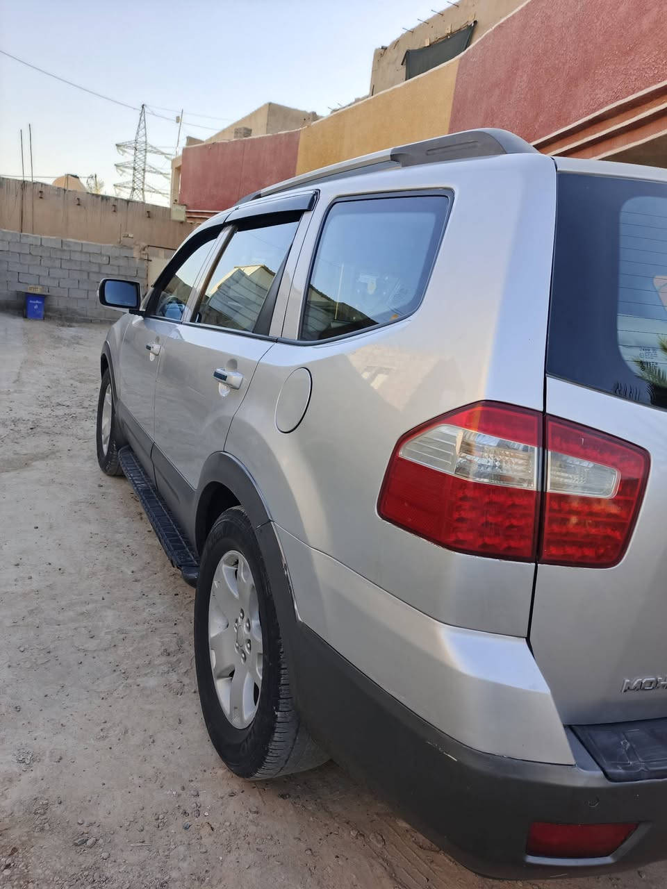 مهافي للبيع موديل 2009 خليجي مصبوغة حزام بدون معجون جان بيها جراد وعندي صورها قبل الصبغ الله شاهد 
بدون لا ضربة ولا اي تبديل مكفولة كفالة عامة 
تخم تاير او حدادية او كير خير من الله محرك 6سلندر مواصافات فول واحد على واحد كشنات جلد كهربائية سبعة راكب فور ويل ..شاشة كامرة 
الرقم بغداد دولي سنوية وهزة جديد ..
السيارة بأسمي . السعر 110 وبيها مجال 
العنوان .بغداد/الشعب/ شارع الجزيرة/ مقتبل منطقة بوب الشام هــ/*********** تواصل اتصال او واتساب
