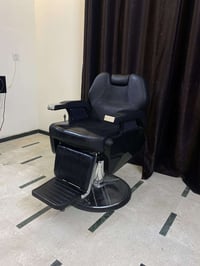 كرسي حلاقه للبيع الكرسي جديد مستخدم كلش قليل التواصل واتساب07827226682