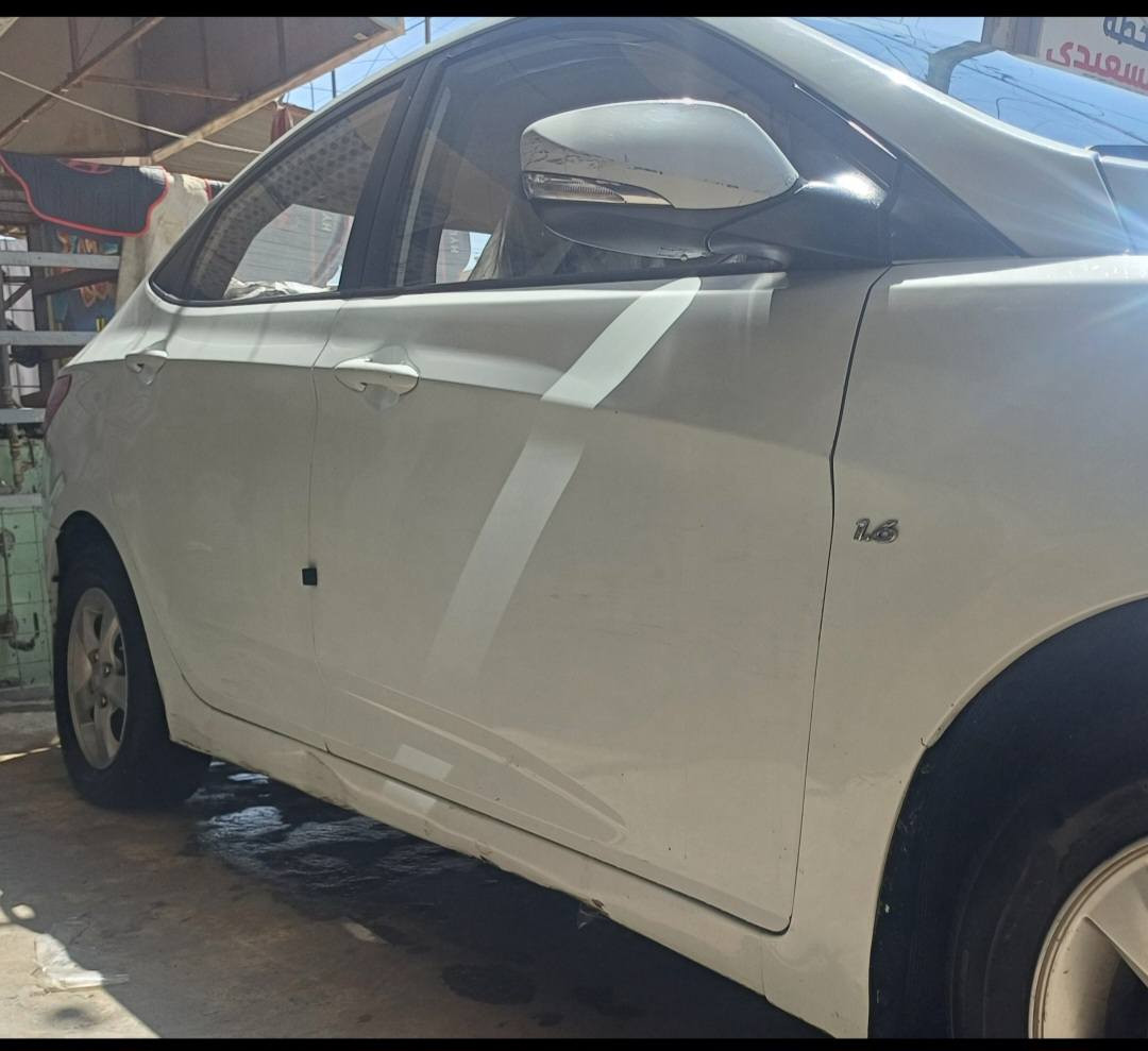 السلام عليكم للبيع اكسنت خليجي موديل٢٠١٣ بغداد ((محرك 1600دوش قطرتين))السياره مكينه وكير خير من الله تحويل ثاني  بيهة جاملغ حار وصابغه امامي  تحكمات شاشه اشاير بالمري((السعر 100$شده))وبيه مجال بسيط مكاني بغداد جديده ***********
