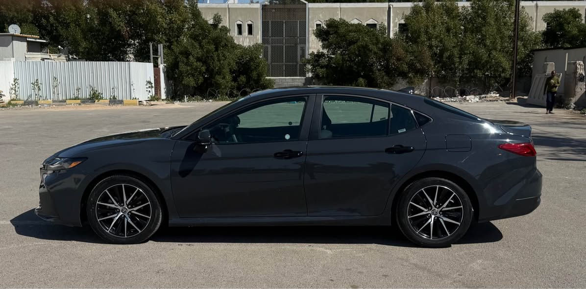 تويوتا كامري2025هايبرد 
وارد أمريكي فئة LE نص فول  لون اسمنتي ماشية 30 الف سيارة هايبرد ياباني اصل والسيارة كلش جديدة و السيارة بيه فقط قطعه وحده  صبغ مع بارد السيارة وبدون دواخل و شاصي باقي كله مكفولة صور الحادث بالمنشور  سيارة رقم بغداد الجديد  تحويل مباشر السعر 225$  الف دولار  و بيه مجال شي بسيط 
مكاني بغداد العامريه 
*********** بغداد, العراق
