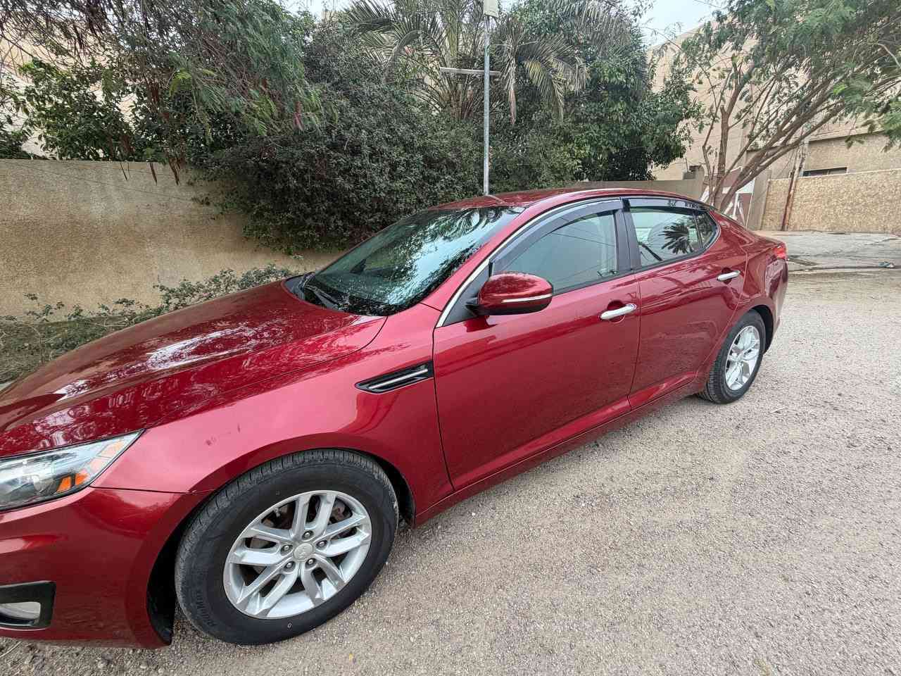 كيا اوبتيما موديل 2013 وارد أمريكي 
محرك 2400 GDI 
رقم بغداد بأسمي 
ماشية 130 الف 
كشن كهرباء 
 وضعيات قيادة 
فول تحكم ستيرن 
شاشه كبيرة 
شاشه اعطال 
اشاير بالمري
كامرة دوارة 
حساس خلفي 
شاصي ولغد وحوض مكفول 
بيها صبغ نص الجاملغ وقبغ الجنطة بدون دواخل 
ايرباكات كلها سليمه ولا كلوب مشتغل بالدشبول 
كير ومحرك وحدادية مكفولة 
السعر 116 وبيها مجال 
***********
حي الجهاد الضباط
