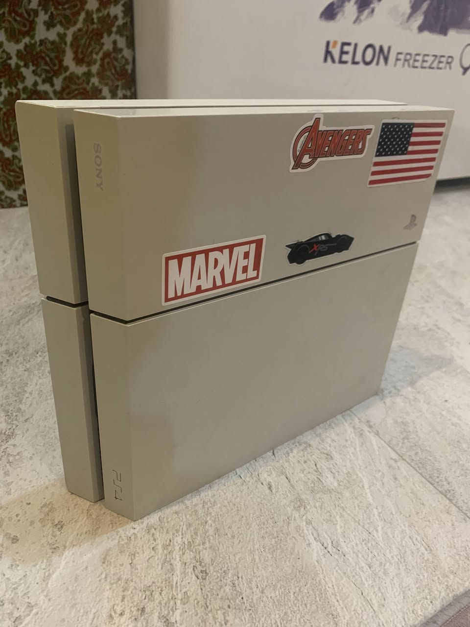 السلام عليكم بلاي ستيشن 4 فات وياه يدك اصلية ويدة تجارية وتسع أقراص ولعبة بالحساب بل ستور وكآمل ملحقات السعر 275 قفل مكاني البصرة أم قصر الاستفسار ***********
