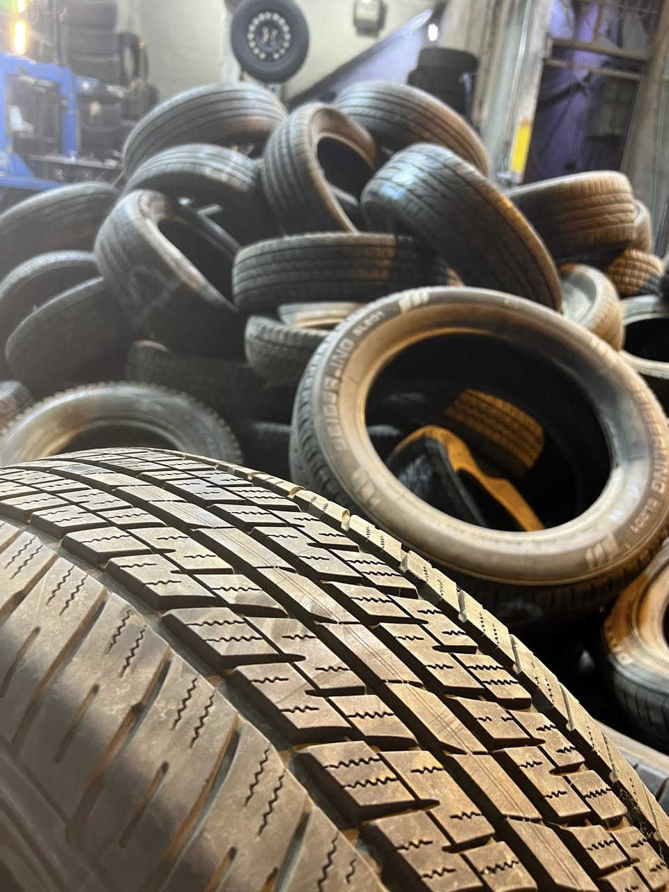 سلام عليكم اطارت حاويه ياباني كافت انوع القياست متوفره سعر زوجً 40 الف النجف شارع ابو صخير مجاور جامع الذهبي الاستفسار ***********@
