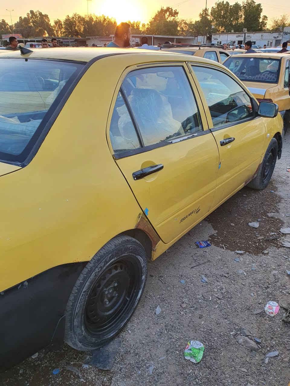 السلام وعليكم 
لانسر مديل 2010 حره 
حادثها جاملغ الأيمن 
مكينه 1600 كير عادي 
السعر 56$ وبيها مجال 
***********
