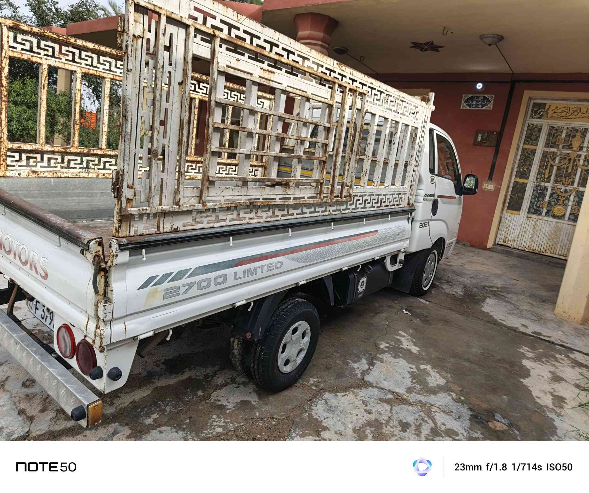 سلام وعليكم سيارة البيع، موديل 2018 سياره كفاله عامه محرك كير شاصي تاير كله جديد رقم انجليزي بغداد باسمي بها ضربه بسيطه سياره خير مال الله السعر على الخاص واتصال على هذا الرقم ***********
