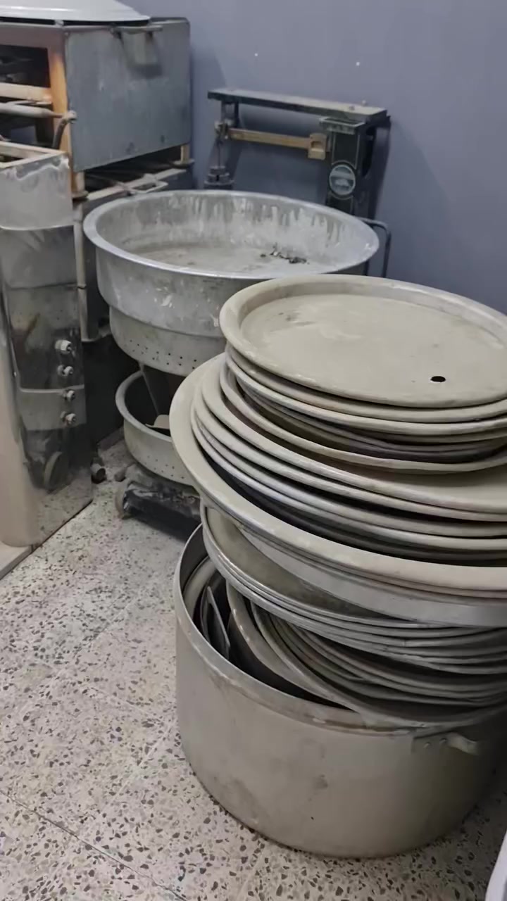 اغراض مطعم مستعمله استعمال  بسيط وحالتها جيده
المكان بالاعظميه شارع الضباط
التواصل على الواتس للاستفسار عن الاسعار
***********
