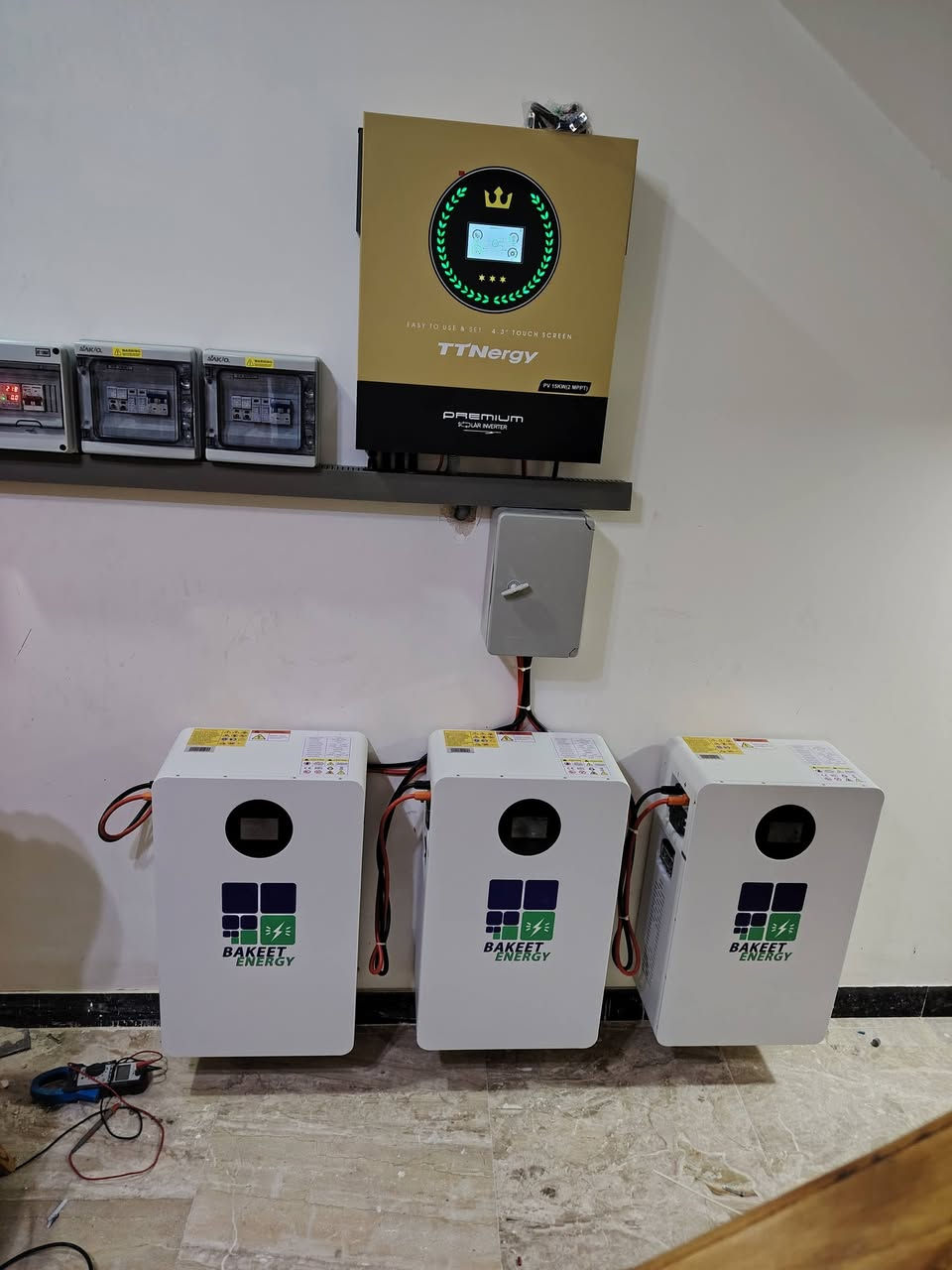 في الديوانية وفي حي الجزائر
منظومة جديده بقدرة ٣٠ امبير نهاري ٣٠ امبير ليلى
تتكون من
١_انفيرتر بسعة 11kw IP22
٢_الواح لونجي اصلي حجم ٦١٥ واط بايفشل وجهين عدد ١٦ لوح
٣_بطارية ليثيوم فوسفات الحديد ٥١.٢ فولت ٢٣٠ امبير بسعة ١١،٧ كيلو واط  عدد ٣ بطاريات
٤ _هيكل حديد مغلون للالواح يتكون من حديد الشخاط للقواعد وحديد المربع انج ونصف
٥_منظومة حماية من الصواعق Spd
٥_سيركت حمايه متكامل
٦_كيبلات dcللالواح
مع تجهيز كافة الملحقات لاتمام عملية الربط والتشغيل
للحجز والاستفسار مراسلة الصفحة أو الاتصال على الارقام التالية
***********
***********
تتوفر خدمة الواتس اب
لسنا الوحيدون لكننا الافضل ان شاء
