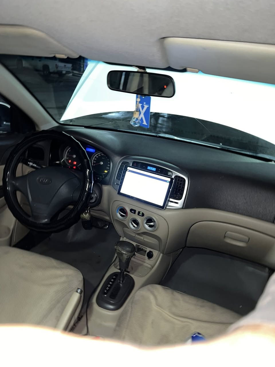 السلام عليكم اكسنت2011 مكينه 1600  رقم بغداد سياره بسمي تحويل مباشر  عنوان بغداد الجديد قرب فلكه كاتب عدل قديم ***********
