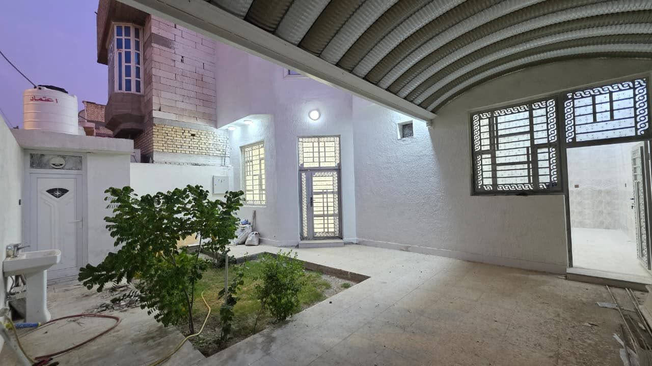 بيت  طابقين للإيجار سكن 
(ياسين خريبط)📍
يحتوي على حديقه . نظيف غير مسكون سابقا
مساحة 250متر .

يتكون من:
•4غرف نوم
 • صالة واسعة
 • مطبخ 
 • صحيات3 (حمامات) 
 • استقبال
 • كراج واسع +حديقه

السعر : مليون ونص (1.600) قابل للتفاوض بشي بسيط

للاستفسار:
*********** 
***********
***********
