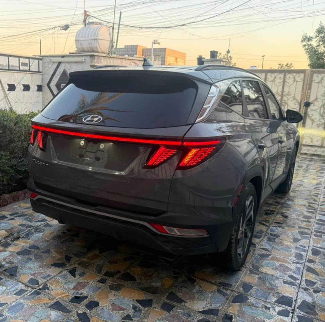 توسان للبيع موديل 2024 فول مواصفات 
فتحه بصمه رادارات حساسات كشنات جلد تدفئة تبريد صندوك كهرباء داخل افوايت
حجم المحرك 2400 
بدون رقم دخول جديد 
حادث كما موضح بالصور بيها طخه بالكصه مال قماره والبنيد بي شخوط وطخات بسيطه 
تعمير درجه اولى شواصي ولغود مكفوله سياره جديده وترايها ناعم وحلو مابيها اي نقص
سياره كلش جديده من ناحية مكينه كير حداده تبريد نعومه شرط الفحص 
ماشية ٢٠ الف صور الحادث والسونار بالمنشور 
السعر 148$ بيها مجال
مكاني بغداد الامين *********** بغداد, العراق
