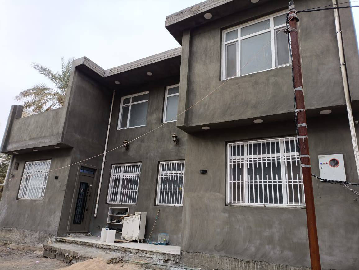 قطعة للبيع بمساحة 700 متر  سند 25 اقرار محكمه تحتوي على بيت طابقين بناء طابوك بمساحة 180 متر تحت البناء يحتوي على 4 غرف نوم مع ملحقاته خدمات كامله العنوان كربلاء شارع السيدة زينب قرب فندق البارون السعر 425 وقابل للتفاوض للأستفسار ***********
