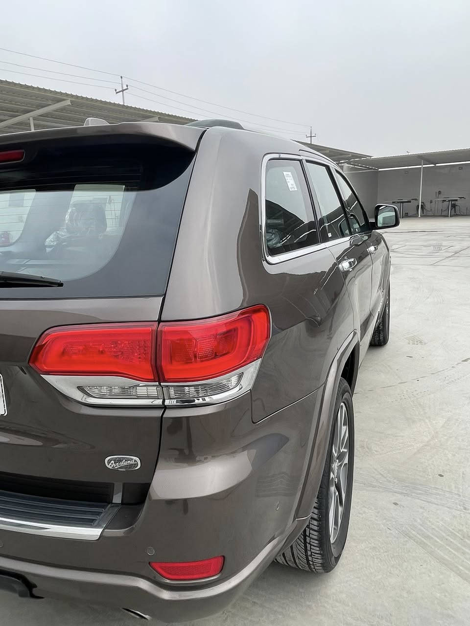 السلام عليكم جيب شيروكي موديل 2018 وارد امريكي حادثه مال امريكه جملغ وبنيد بدون دواخل سونار مرفق مع صور الحادث رقم بغداد انكليزي تحويل مباشر الموصفات اوفر لند فوول الفوول كشنات جلد بنروما شاشه جبيره معروفه موصفات الاوفر لند جاهزه من كلشي كير محرك صدر تخم تاير كله جديد السعر ب 230 وبيه مجال مكان سياره بغداد البياع ***********/***********
