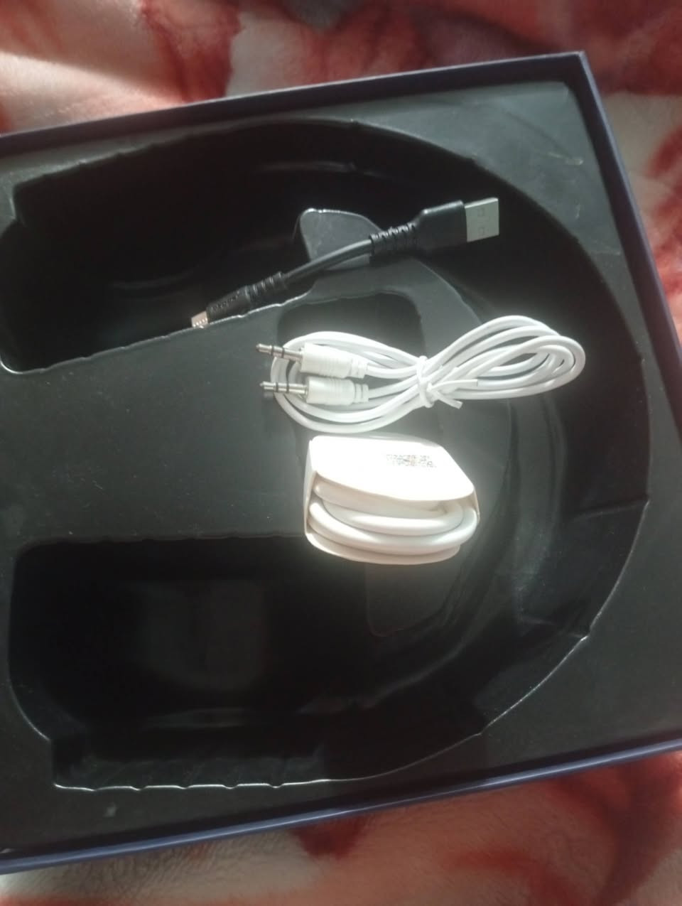 سماعه بلوتوث هواي مواصفات بيه شحن اذا تستعمله يوميه ضل اسبوعين متخلص أعله سعر ابيع للعلم بلمحلات سعره 65 الف رقمي واتساب اول لتواصل ***********
