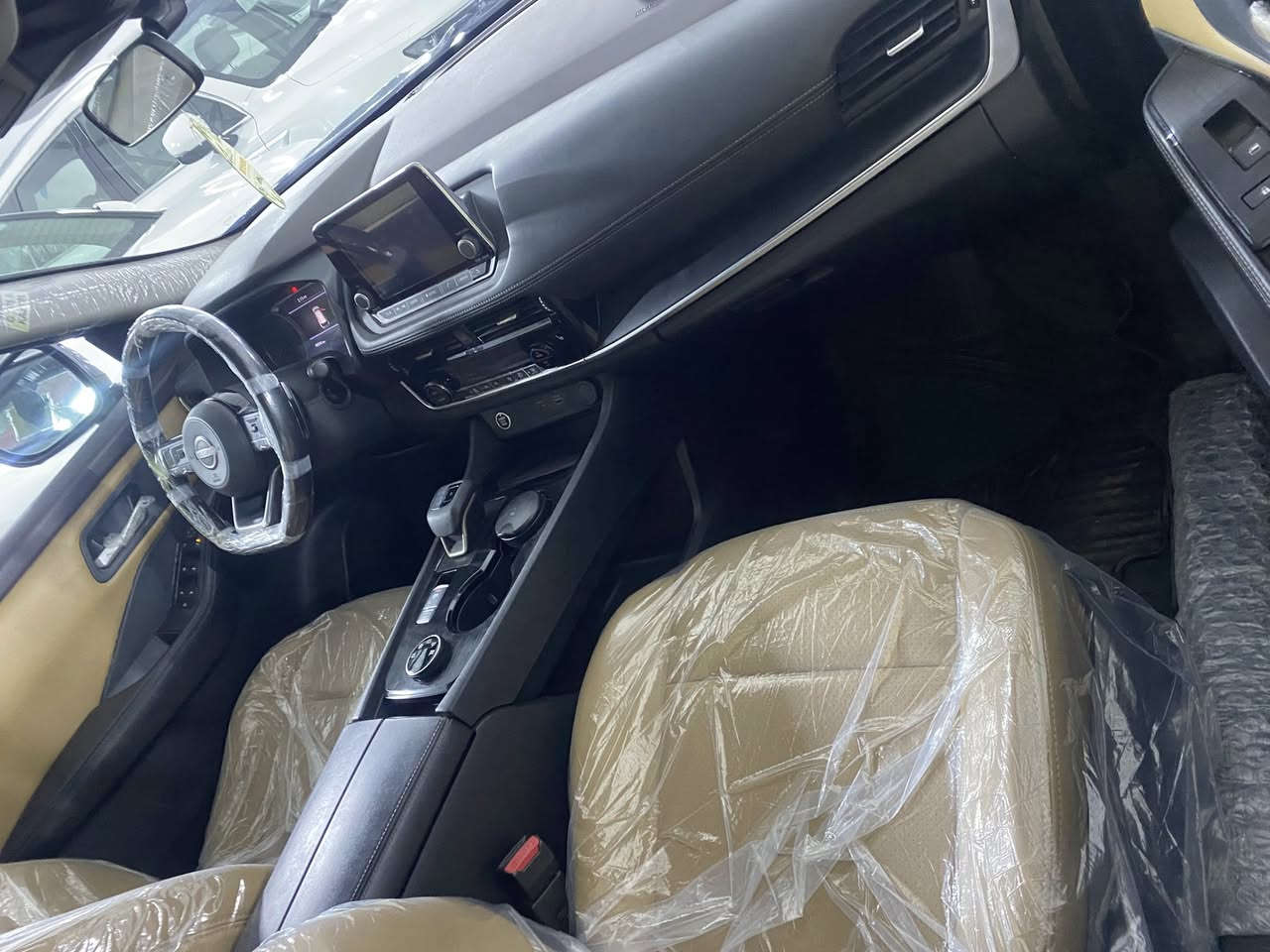 السلام عليكم نيسان روج وارد كندي سياره فول بدون ضرر لمراوس ب ميسوبيشي اوتلاندر***********
