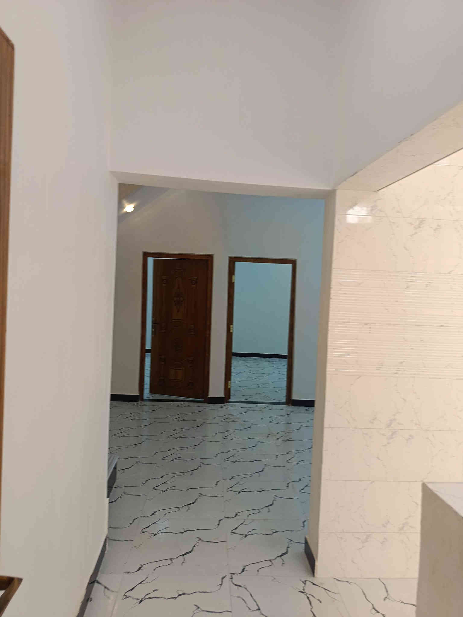 ♦ للبيـــــــــــــــــــــع ♦
🔹 #دار_سكن 🔹

▪️ العنــوان: شط العرب_الجزيرة شارع
     #الصقر  يبعد ٥٠٠م عن السوگ

▪️ التفاصيل: مساحة 175متى بناء
      بلوک مسلح غرفتيــن واســتقبال
      وصالة ومطبخ وصحيات وگراج
      وحديــــــــقة

▪️الخدمات: شارع ١٠متر  
    #مجاري_وكهرباء_وماء 

▪️الأصوليات: طابو صرف بأسم عراقي
    #وكالــة_ومكاتبــة_وطابو
    ♦مالك الأرض ساكن بنفس المكان♦

▪️ #الســـــــــــــعـــر 78
        قابل للتفـاوض

📞 للاستفسار ***********
