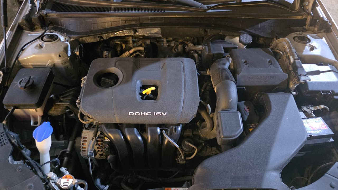 سياره k5 
مديل :2022 
محرك :  2000 دوش المرغوب 
بدون صبغ 
ماشية : 71 ألف 
السنوية تنتهي 2027 شهر 12 
فقط بيها بارد بالچاملغ الايمن الامامي وكم دحچه موضحه بالصور 
سياره جاهزه من كلشي 

رقم تواصل :      ‭0774 217 3579‬
موجود بيه واتسب
