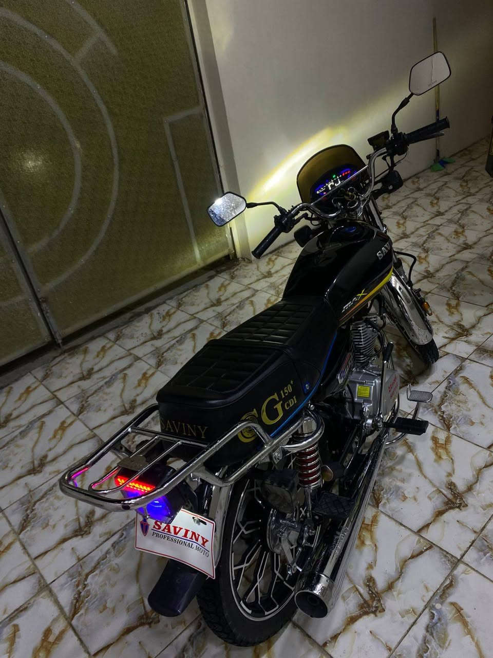 السلام عليكم للبيع دراجة ايراني موديل ٢٤ شكل ال ٢٥ 
دراجة مكفولة كفالة عامة ماممدود عليها سبانه وين ميعجبك افحص بيها اوراق منفيس شباب دراجة جديدة بمعنى الكلمة 
سعرها ٨٠٠ وبيها مجال بسيط مكاني فلوجة *********** بي واتساب
