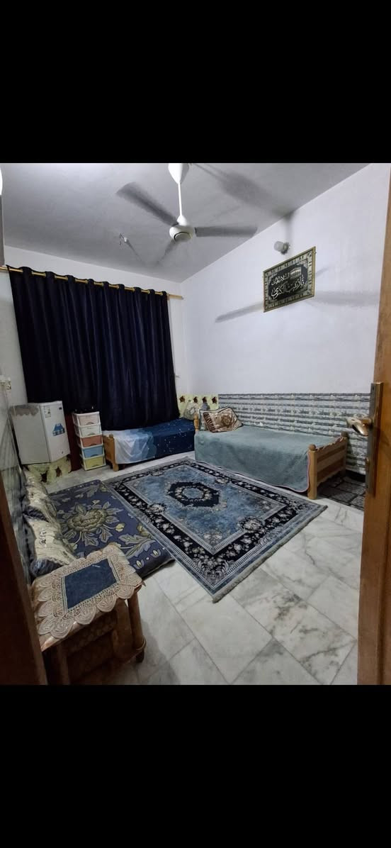 سلام عليكم تفاصيل البيت. المساحة(١٣٠م) الواجهة(ستةونص والنزال عشرين) ورقم الدار(١٣٤١) حي الحر خلف جامع إمام المتقين............
سلام عليكم تفاصيل البيت. المساحة(١٣٠م) الواجهة(ستةونص والنزال عشرين) ورقم الدار(١٣٤١) حي الحر خلف جامع إمام المتقين............
مواصفات البيت.
 السقف صب. 
يحتوي البيت على إستقبال. صالة. غرفة نوم. مطبخ. صحيات.
والفوق: ٣ غرف غرفة منها سويت.وغرفه ثانيه وغرفة صغيرة تعتبر مخزن.
والسعر(٢٨٥)....... للاستفسار الاتصال على هذا الرقم
***********
