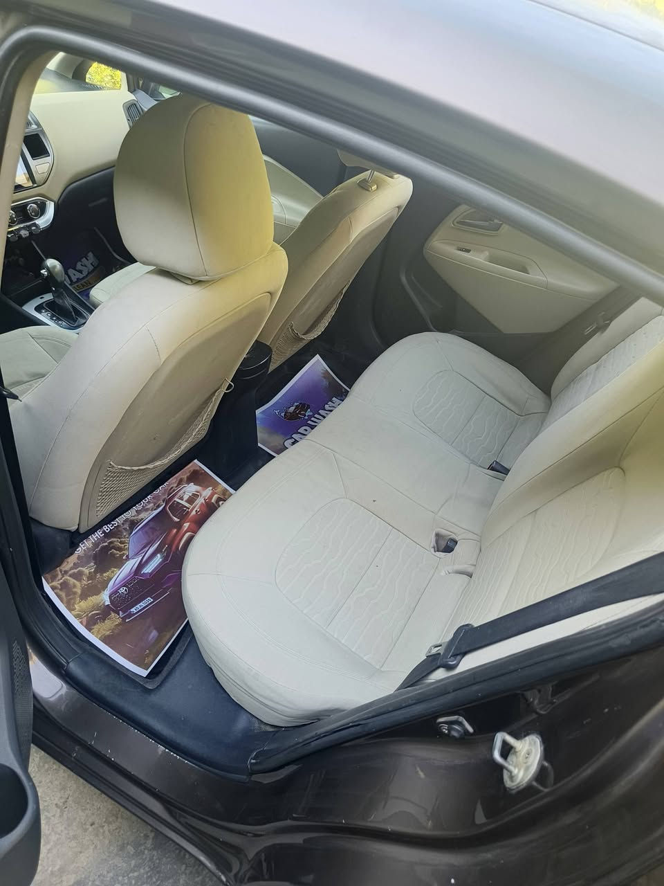 كيا ريو موديل ٢٠١٢ خليجي لون جوزي مكفولة مكينة وكير والصبغ عدا بارد ٣ اماكن ومامبين لان بسيط ماشية( ١٢٨ ) سيارة بلادية السعر ٨٩ ورقة مكان بغداد حي الجهاد للاستفسار ***********
