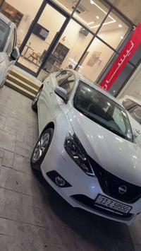 نيسان سنترا ٢٠٢٥ ضمان شركه السور ٣سنوات  اخت الزيرو ماشيه٤الف فقط بيها...