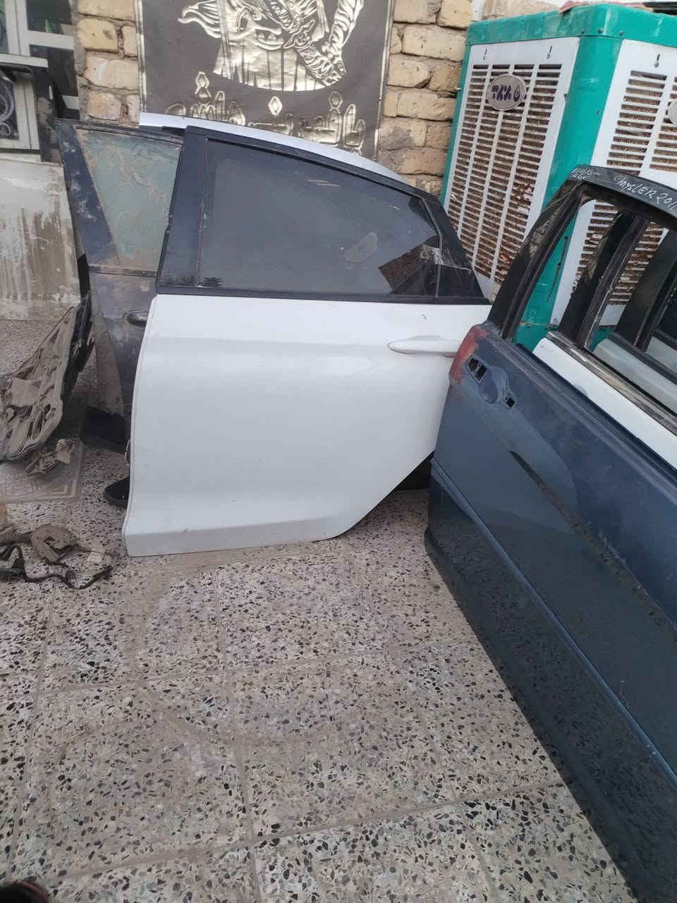 السلام عليكم تحيه للادمن حبايب گلبي وصلتنه أبواب سي ٢٠٠ وافنجر ودارت قديم وحديث النضافه گدام العين وياله مال فول صناديگ مكينه جام وعندي جام وقفاله ويدات خارجيه وداخليه وبطاين مكاني ديوانيه ***********
